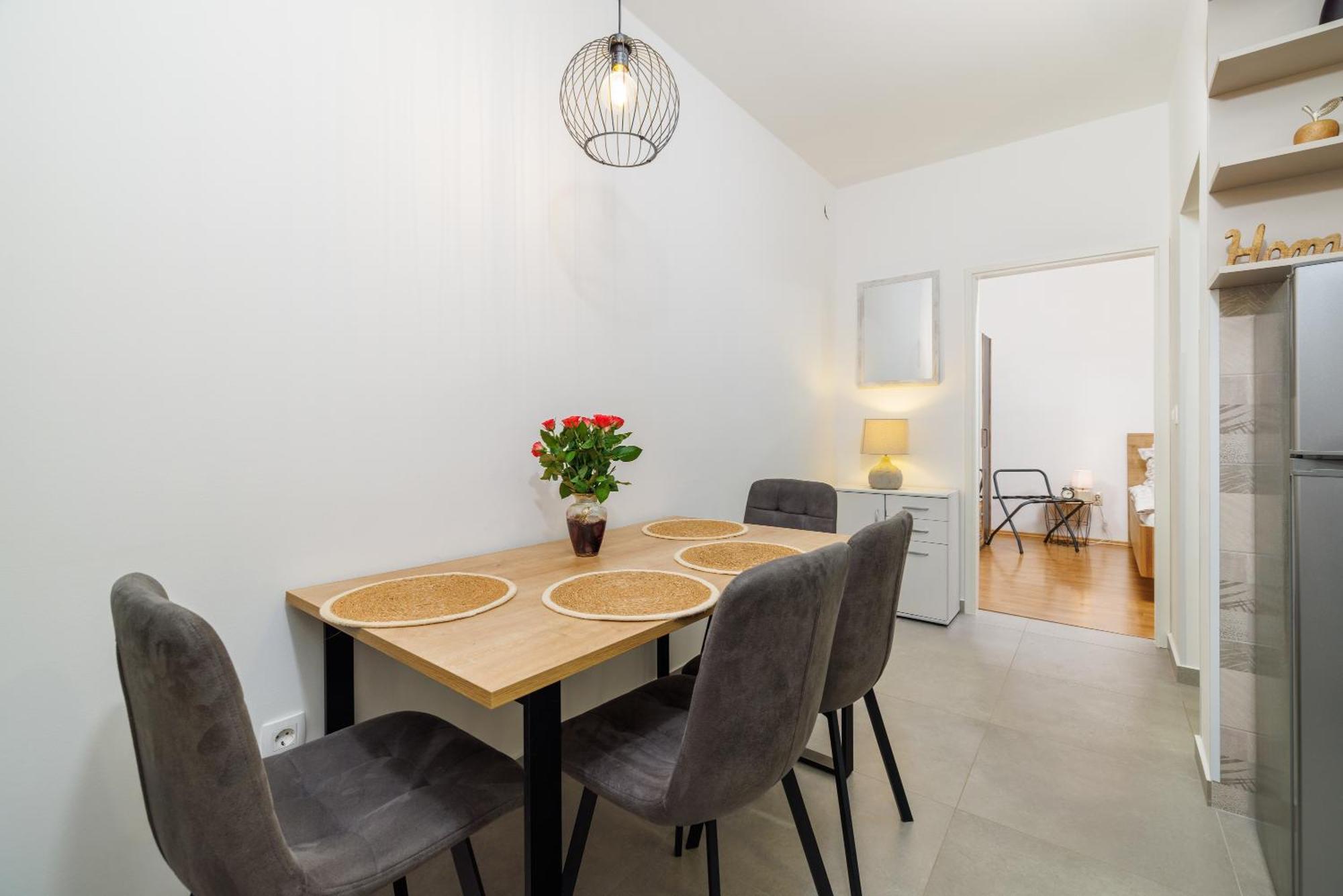 Apartmani Viktorija Jadranovo Eksteriør billede