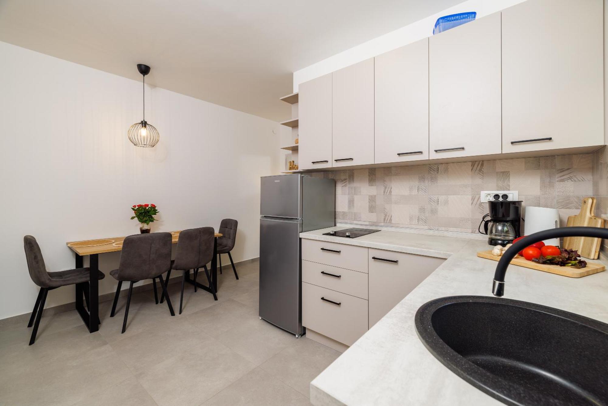 Apartmani Viktorija Jadranovo Eksteriør billede