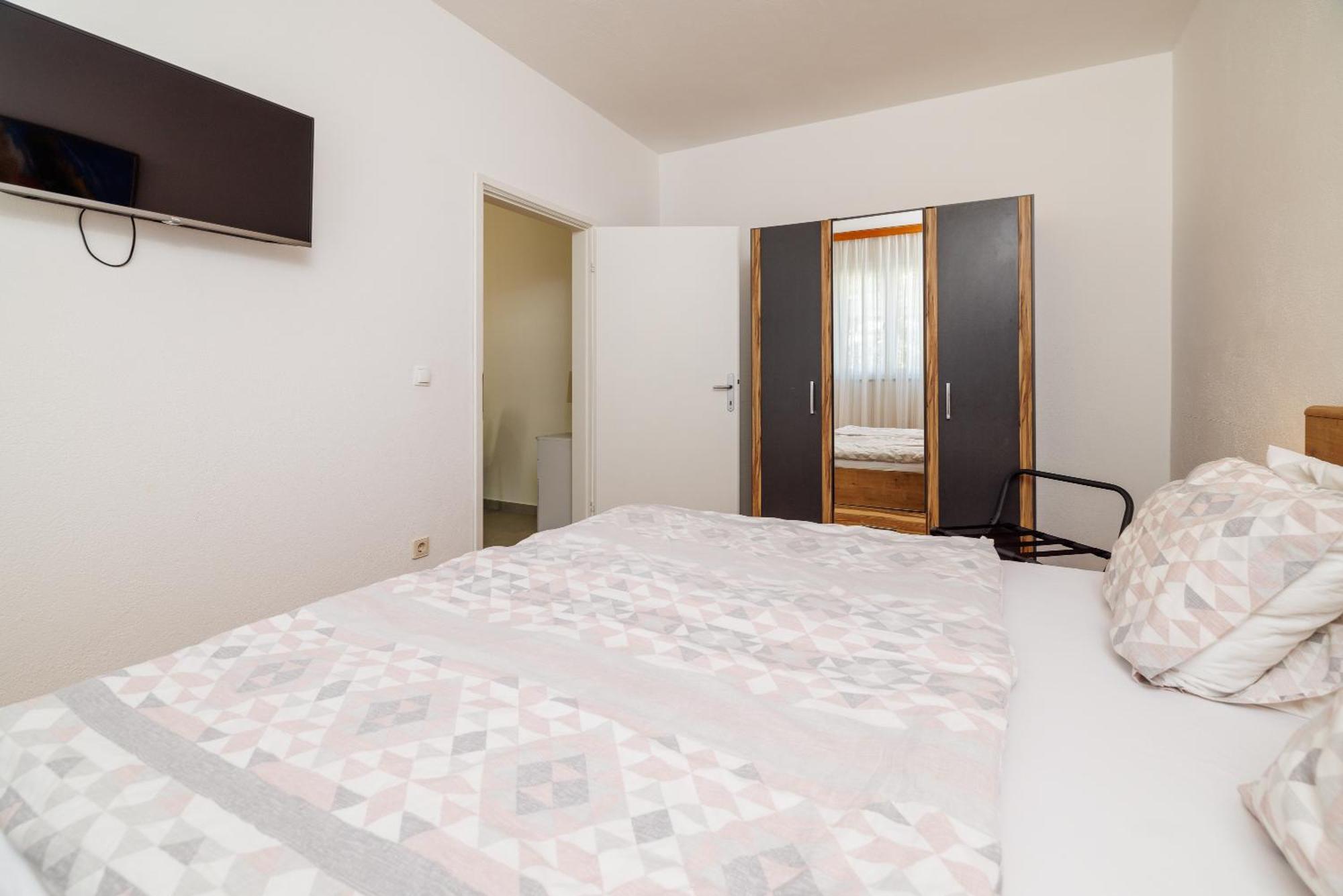 Apartmani Viktorija Jadranovo Eksteriør billede